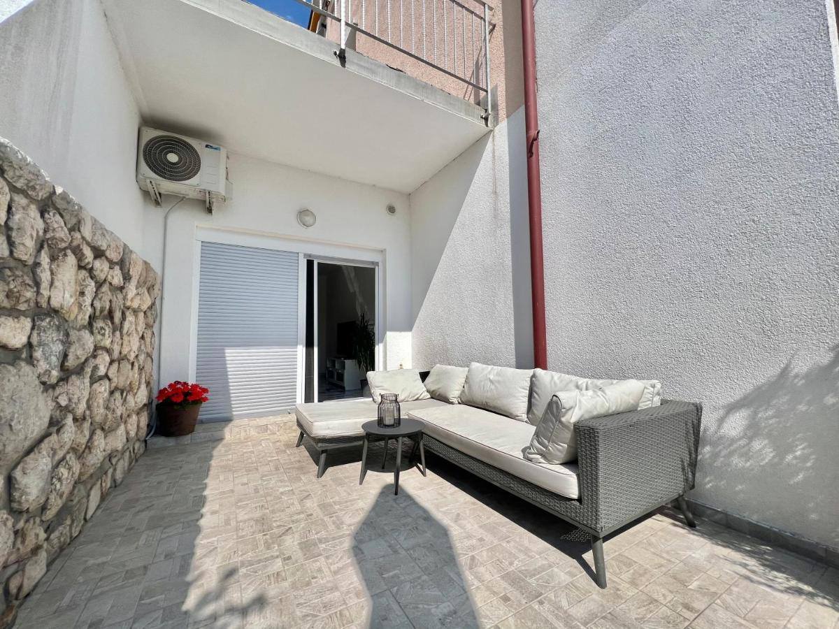 Apartmani Ana Dramalj Exterior foto