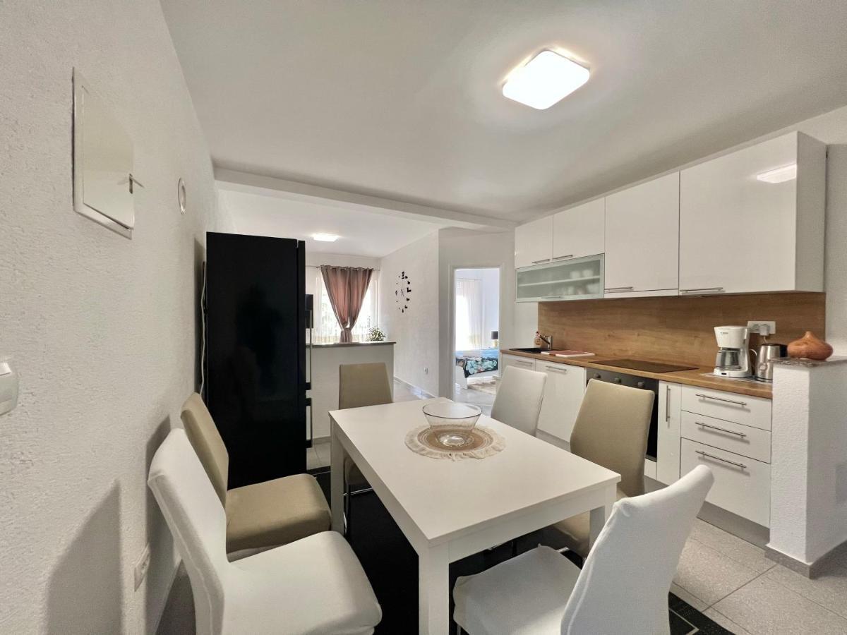 Apartmani Ana Dramalj Exterior foto